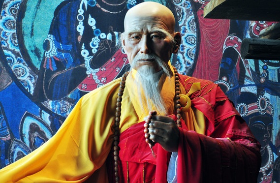 一位老僧说人到中年一事无成悟透三个天机方可大器晚成