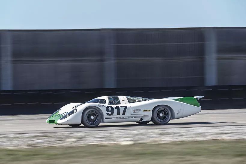 赞叹,而这位勒芒赛车手更喜欢在快到hunaudières尽头时才开始刹车