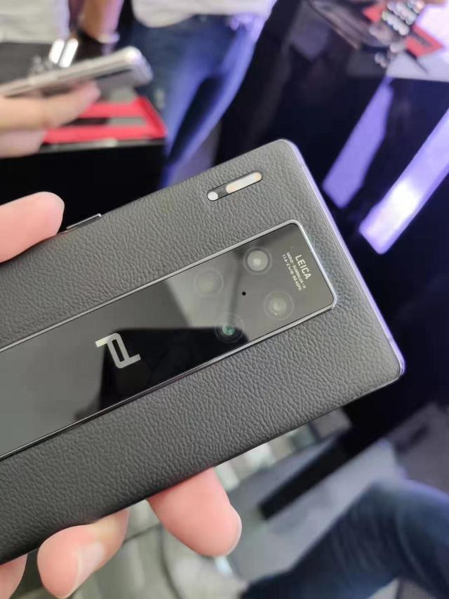 现场上手mate30保时捷一万多的华为长这样卖这么贵真不过分