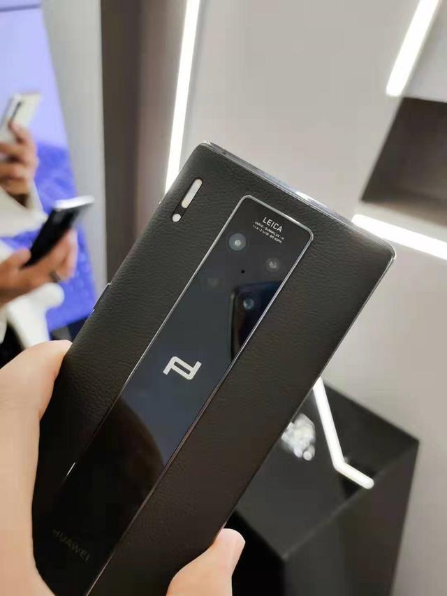 现场上手mate30保时捷一万多的华为长这样卖这么贵真不过分
