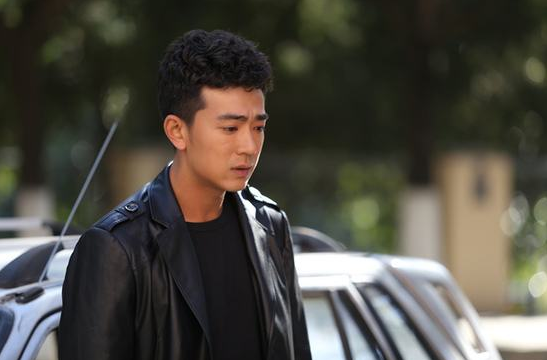 12年后才因《空降利刃》中百变形象走红|李岷城|空降利刃|力捧_新浪