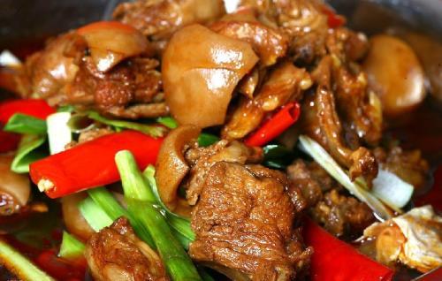 狗肉煲--- 肉质软烂,异香极浓