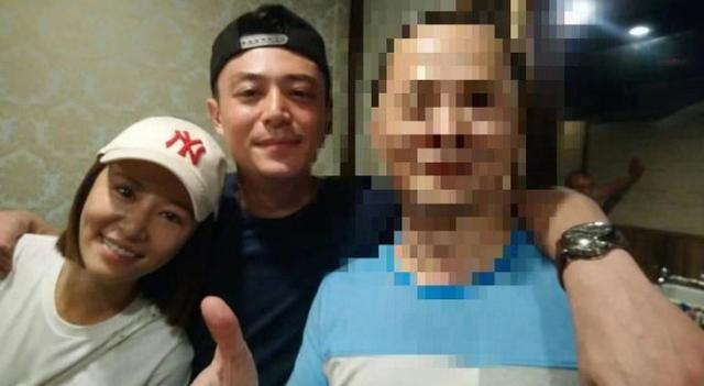 林心如现身《客栈3》,打扮接地气,背购物袋与马天宇相伴而行