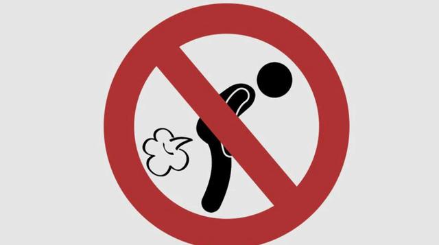 印度男子被警察脱衣搜查时故意放屁,还问警察"你觉得怎么样?