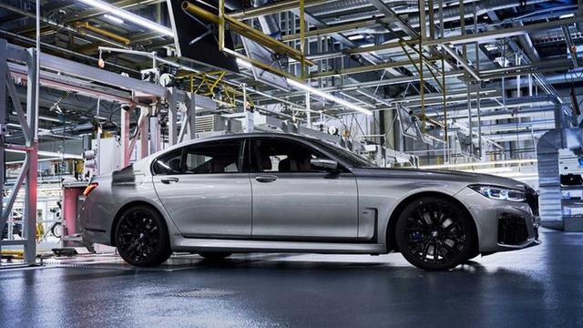 路咖与车：续航600公里 宝马i7颠覆特斯拉？