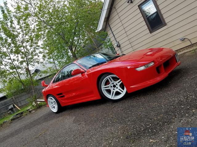 改装完成后酷似"法拉利"超跑的丰田mr2!