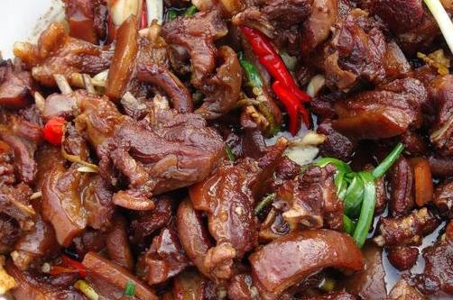 冬笋炆猫肉广东名菜口味独特