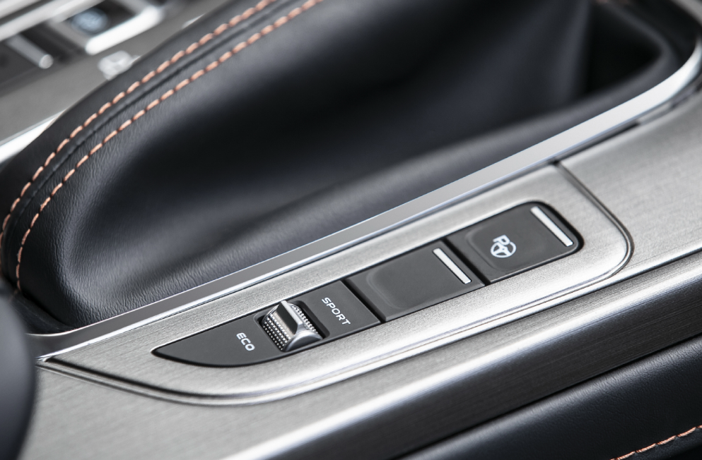 比“全系标配”，长安欧尚X7就没怕过