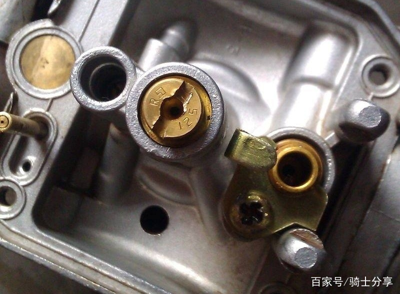 车友问,化油器摩托车的进油孔扩大一点,是不是速度会提升些?