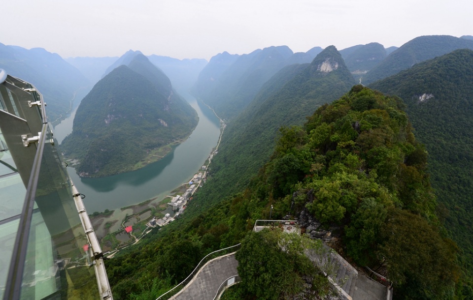 长寿之约红水河壮乡发源地东兰县登观景台赏红水河第一湾美景