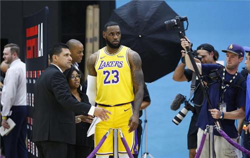 最受中国球迷喜欢的五大NBA球星,科比第二库里第三,第一是他休闲区蓝鸢梦想 - Www.slyday.coM 最受中国球迷喜欢的五大NBA球星,科比第二库里第三,第一是他休闲区蓝鸢梦想 - Www.slyday.coM