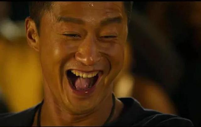 战狼2:冷锋喝的是假酒还是真酒?