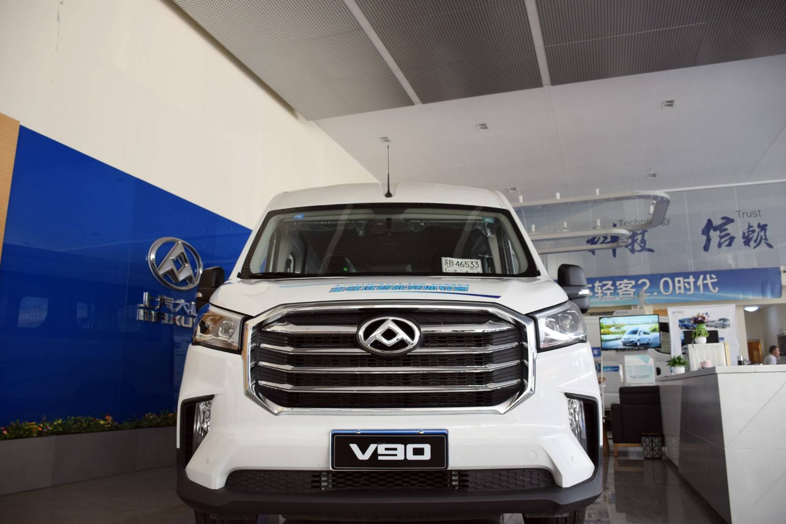 上汽大通v90到店实拍20t柴油动力配时尚外观有实力招人喜欢