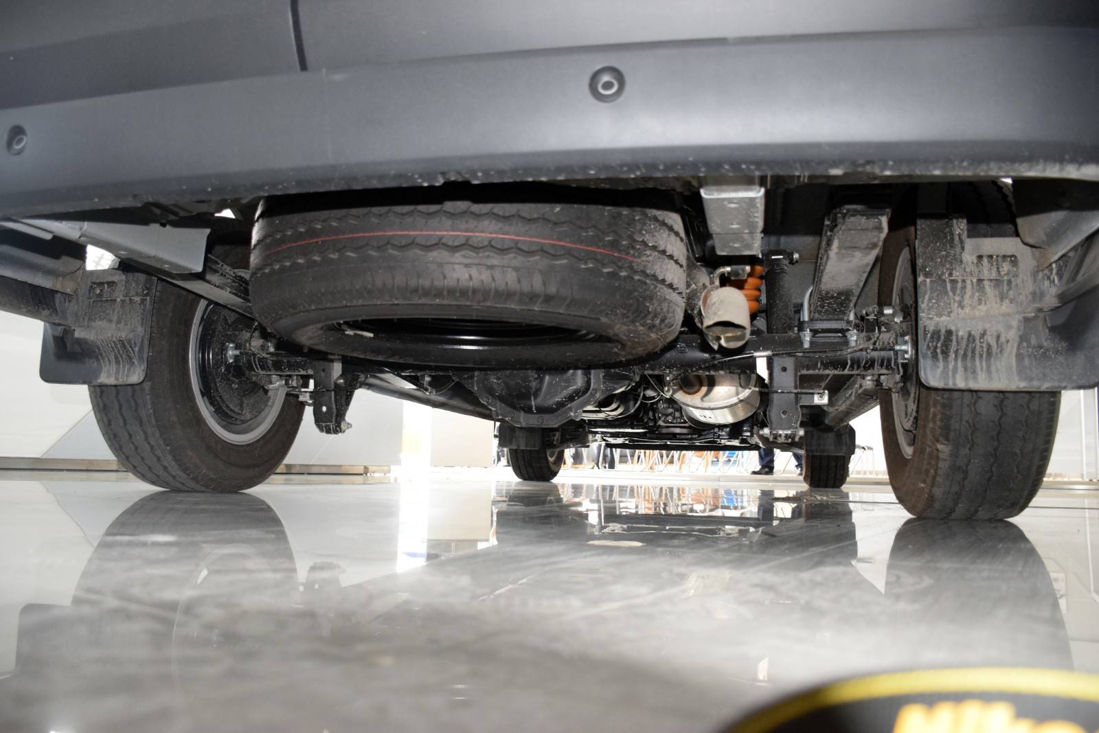 上汽大通v90到店实拍20t柴油动力配时尚外观有实力招人喜欢