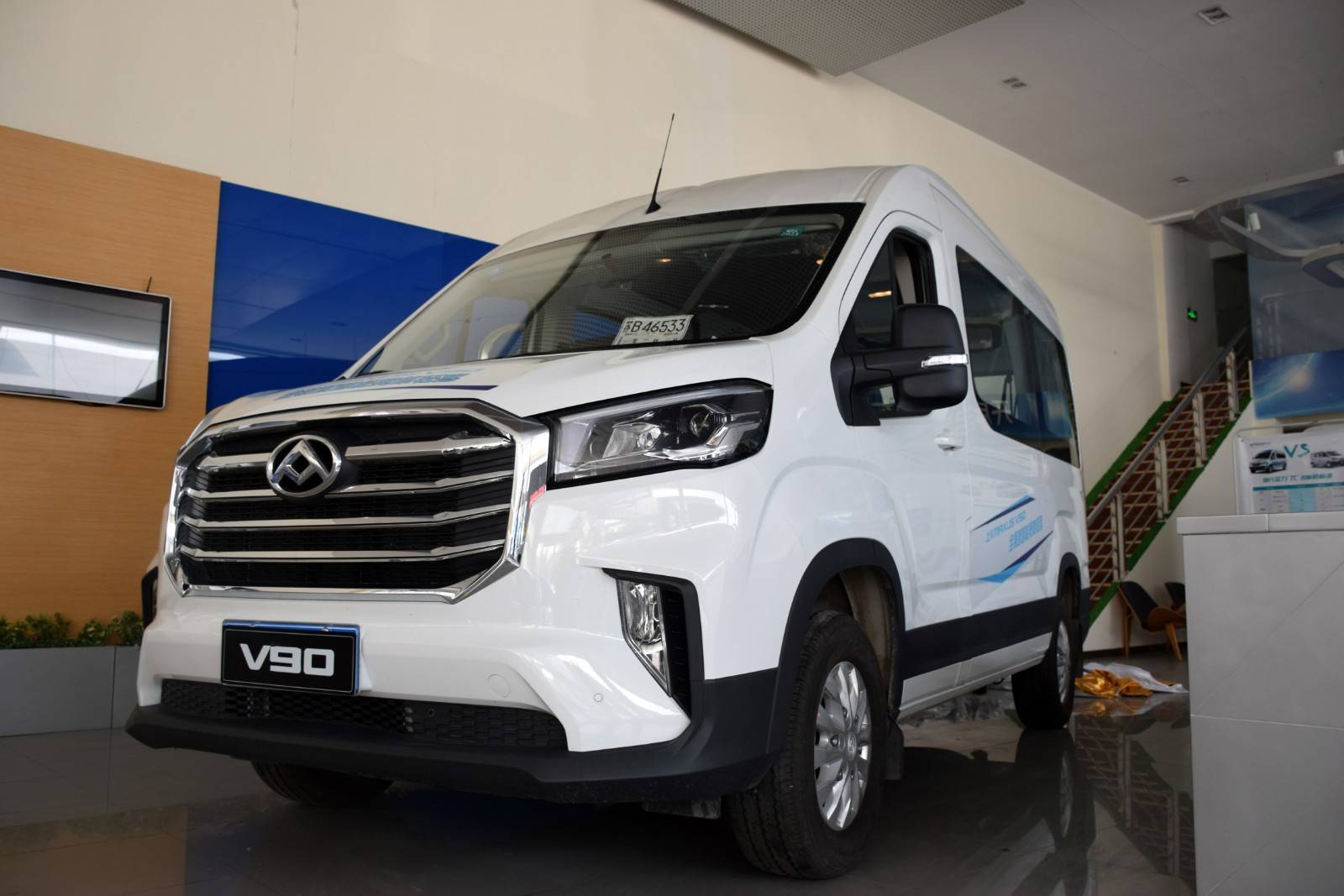 上汽大通v90到店实拍20t柴油动力配时尚外观有实力招人喜欢