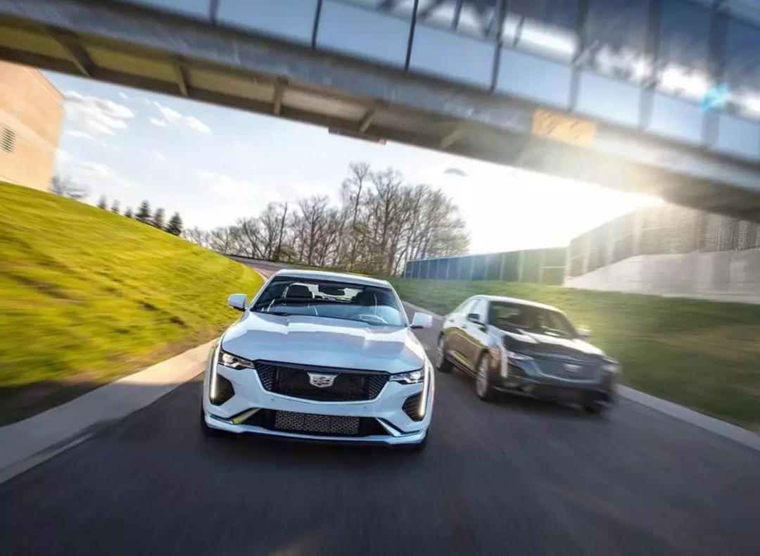 宝马3系死敌！2.0T+10AT，气势不输奔驰E级，车长4米9全身黑科技