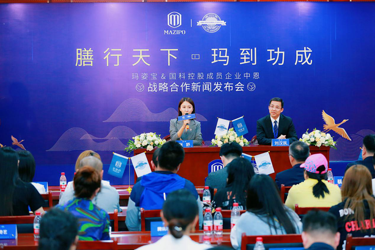 中恩医药董事长刘国洪女士,中恩医药总经理刘汉民先生及其各位科研