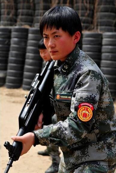 中国女特种兵训练场景——战场上没有女人,只有军人!