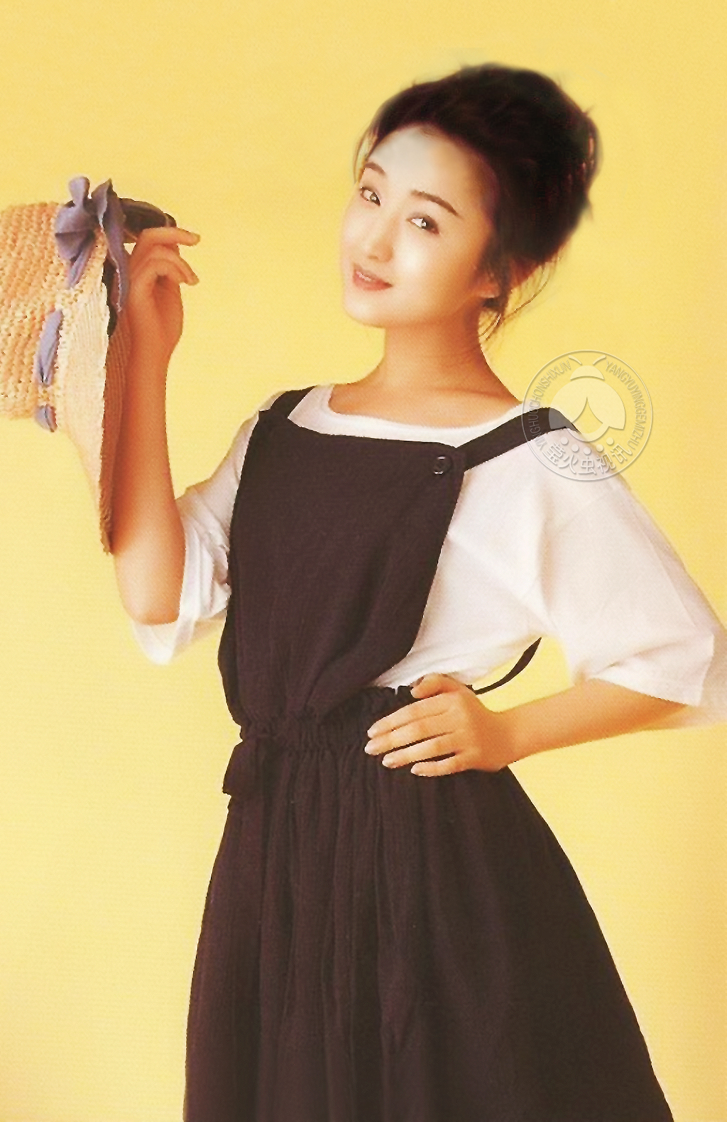 杨钰莹少女时期一组青涩旧照,长得好清纯,穿背带裙的样子真好看