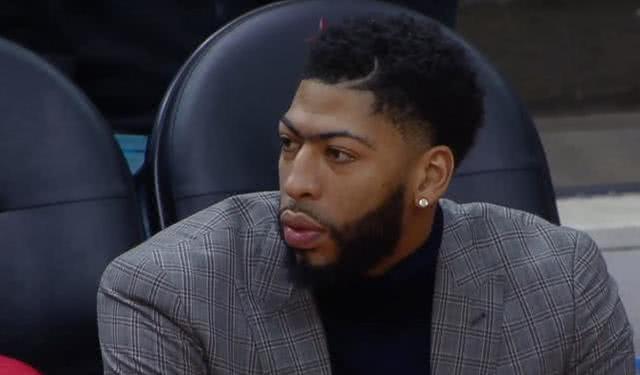 是由:詹姆斯,戴维斯,霍华德,库兹马,隆多,丹尼-格林,布拉德利,麦基