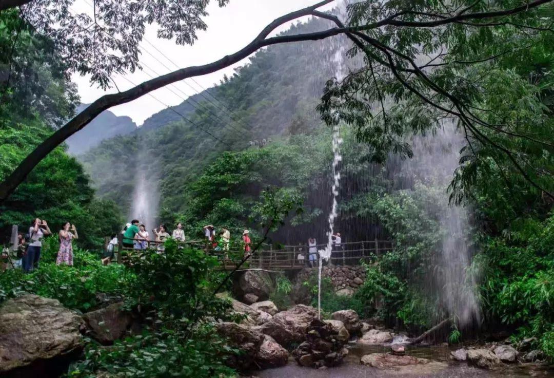 极限征服三联峒景区:阿迪力高空走钢丝,冲刺双世界纪录