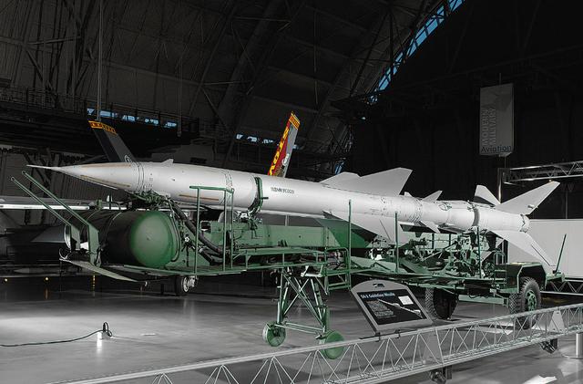 萨姆2导弹威力巨大,全弹重接近2.