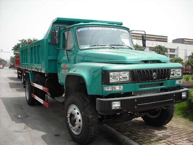 第2,老式东风卡车,这款车应该算是比较久远了,它曾在改革开放中立下