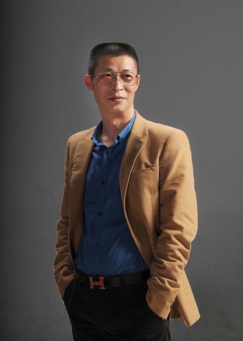 拿8000元创业,如今年销售超过千亿,被称为"中国电池大王"|纳米|周明明