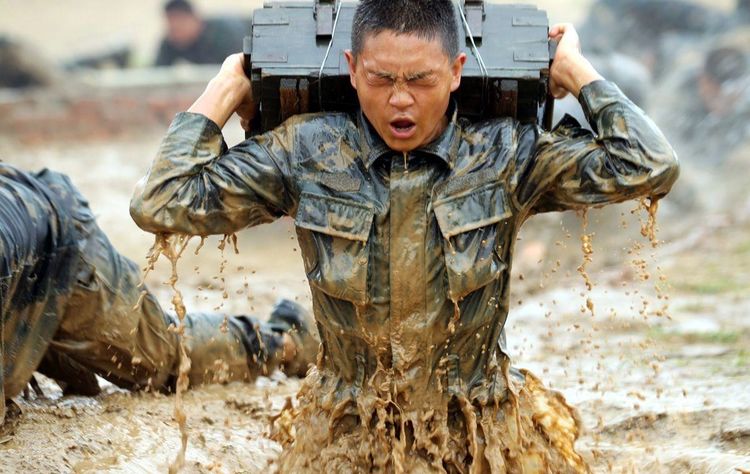 并且美国国内枪支泛滥,军方和警方人员很容易受到威胁,而解放军在非