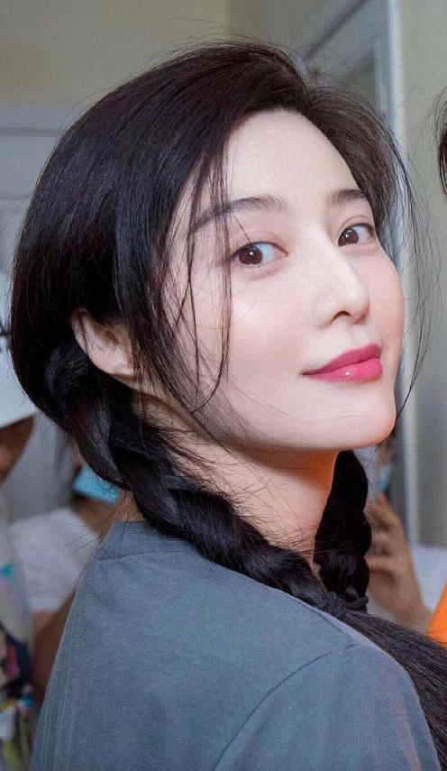 范冰冰眼眶红润,生图颜值高,想不出词语来形容她的美