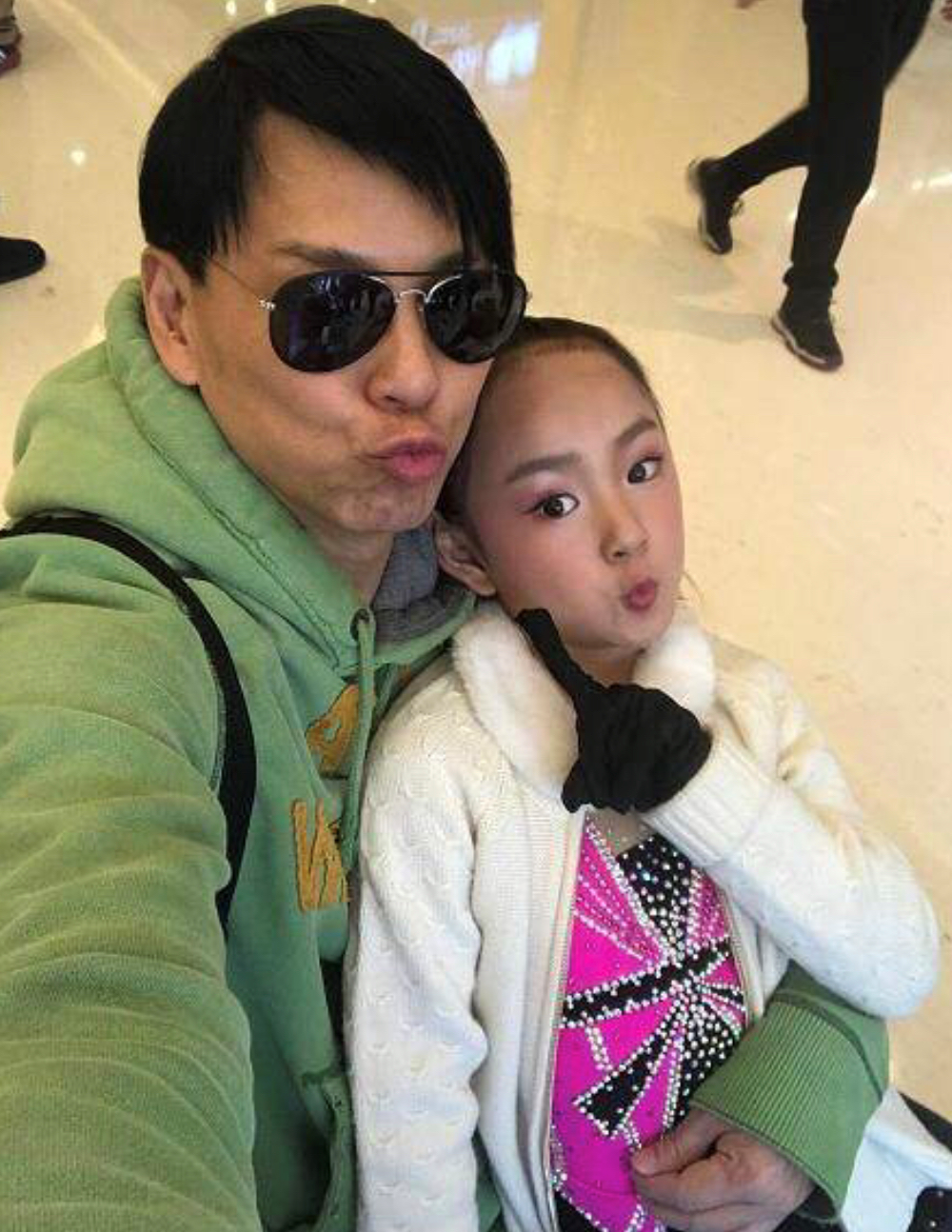 8岁的莫芷嫣才貌双全很活泼|莫芷嫣|莫少聪|张浩锋_新浪新闻