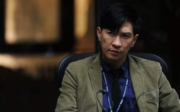 妻子为了他在当红时隐退,入行至今零绯闻,杨紫都要不到他的电话