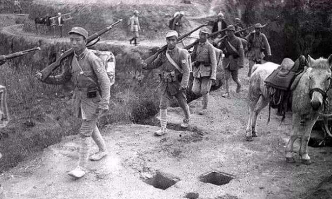 为什么八路军红军行军要绑腿?背后作用很多,聪明的背后令人心酸