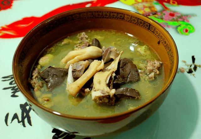 这3种汤不要再给宝宝喝了,喝多了会影响身高,毒素不容易排除!