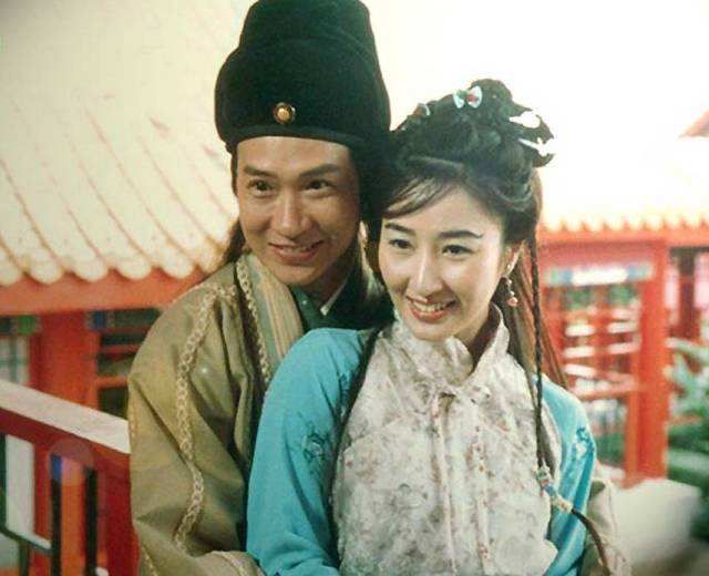 妻子为了他在当红时隐退,入行至今零绯闻,杨紫都要不到他的电话