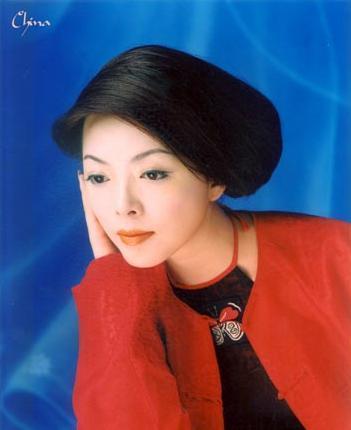 汪涵前任仇晓复出主持,50岁肌肤光滑富态足,嫁豪门比李湘还幸福