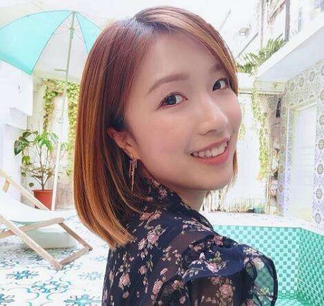 看着郭嘉文的社交网络留言,她录下了一段关于黄思嘉婚礼的句子-我会给