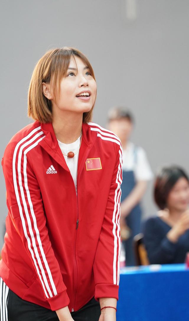 世界杯,日本球迷评选中国女排的美女队员,这三人上榜,姚迪最美