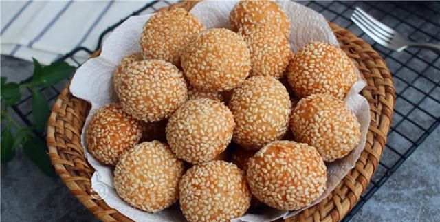 贴秋膘不能一味吃肉,试试此款芝麻丸子,香酥解馋又简单