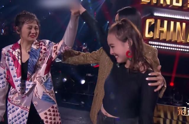 《好声音》斯丹曼簇夺冠，爱新觉罗媚泪洒舞台，毫无悬念的对决|爱新觉罗媚|中国好声音|战队_新浪新闻