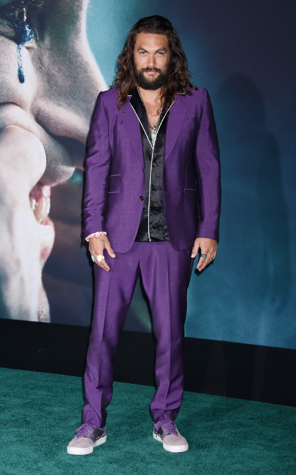 海王杰森莫玛和妻子现身活动193硬汉骚紫色西装太酷了