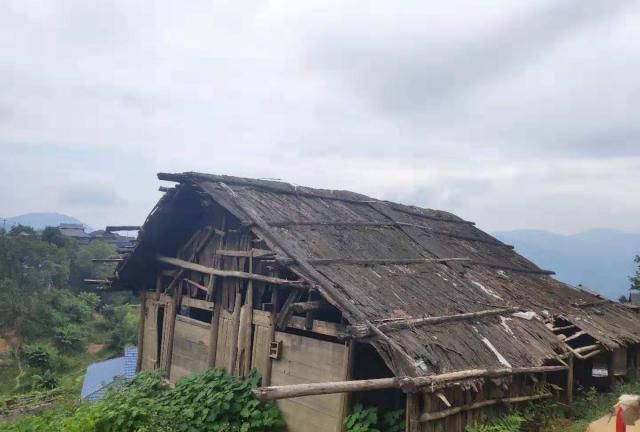 贵州省深山苗寨感觉还是非常贫困和落后