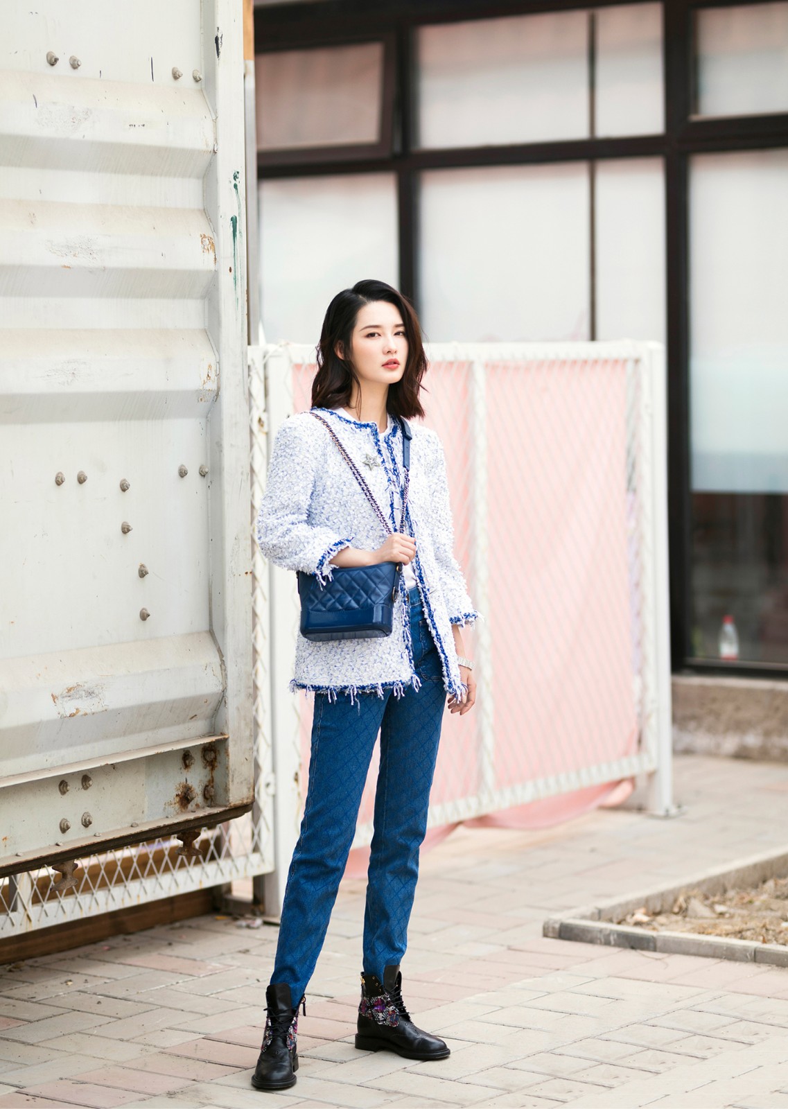 29岁李沁太少女了一身蓝色牛仔套装短裙配报童帽清纯似初恋