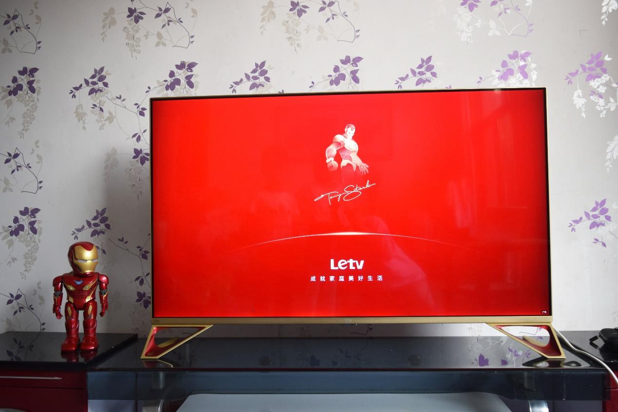 它是乐融授权推出的一款智能电视,严格来说就是对乐视超级电视超5 x55