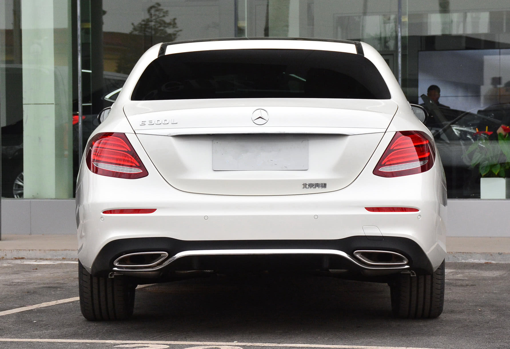 最坚挺的奔驰终于大降价!全系9at,从加价到降5万,月月过万