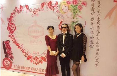 撞脸李咏开始走红，自爆4年赚近千万，至今不忘李咏恩情！（组图） - 1