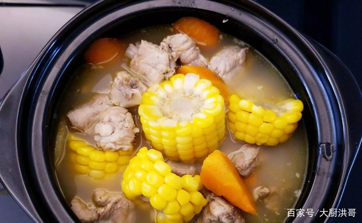 炖排骨的时候,别只会加黄瓜胡萝卜,大厨教你一招,既好喝又营养