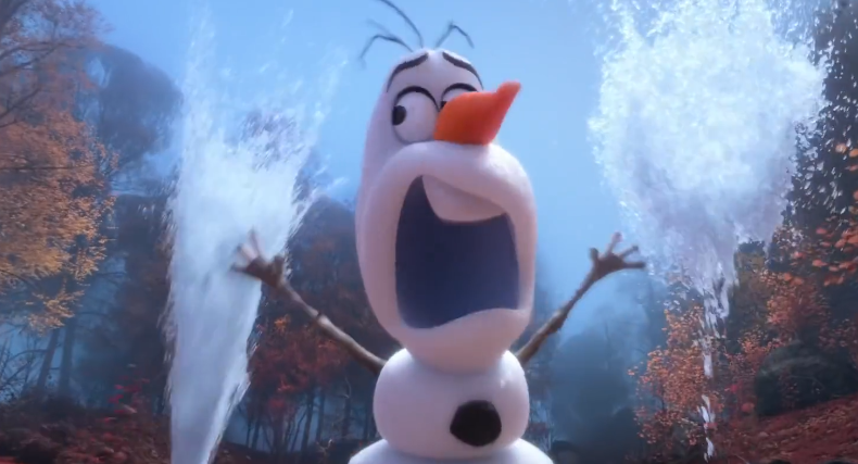 其实在《冰雪奇缘》第一部里有一个超级萌的宠物,他是女王利用自己的