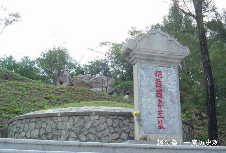 在《清史稿》中记载:"鲁荒王檀,太祖第十子……久之,居金门,郑成功礼