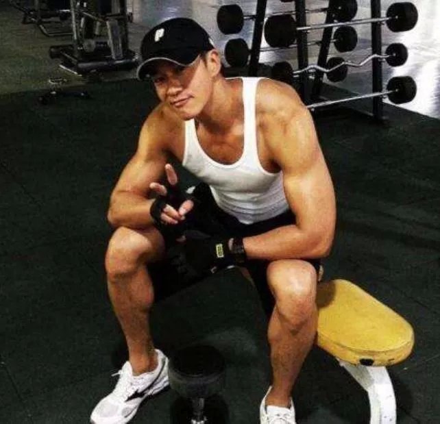 婚后发福又秃又胖,无数少女心碎!